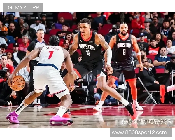 鲍威尔首节火力全开三分球三连击并制造三分犯规表现抢眼